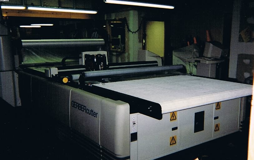 GERBER MODEL S-3200 Fabric Cutter,